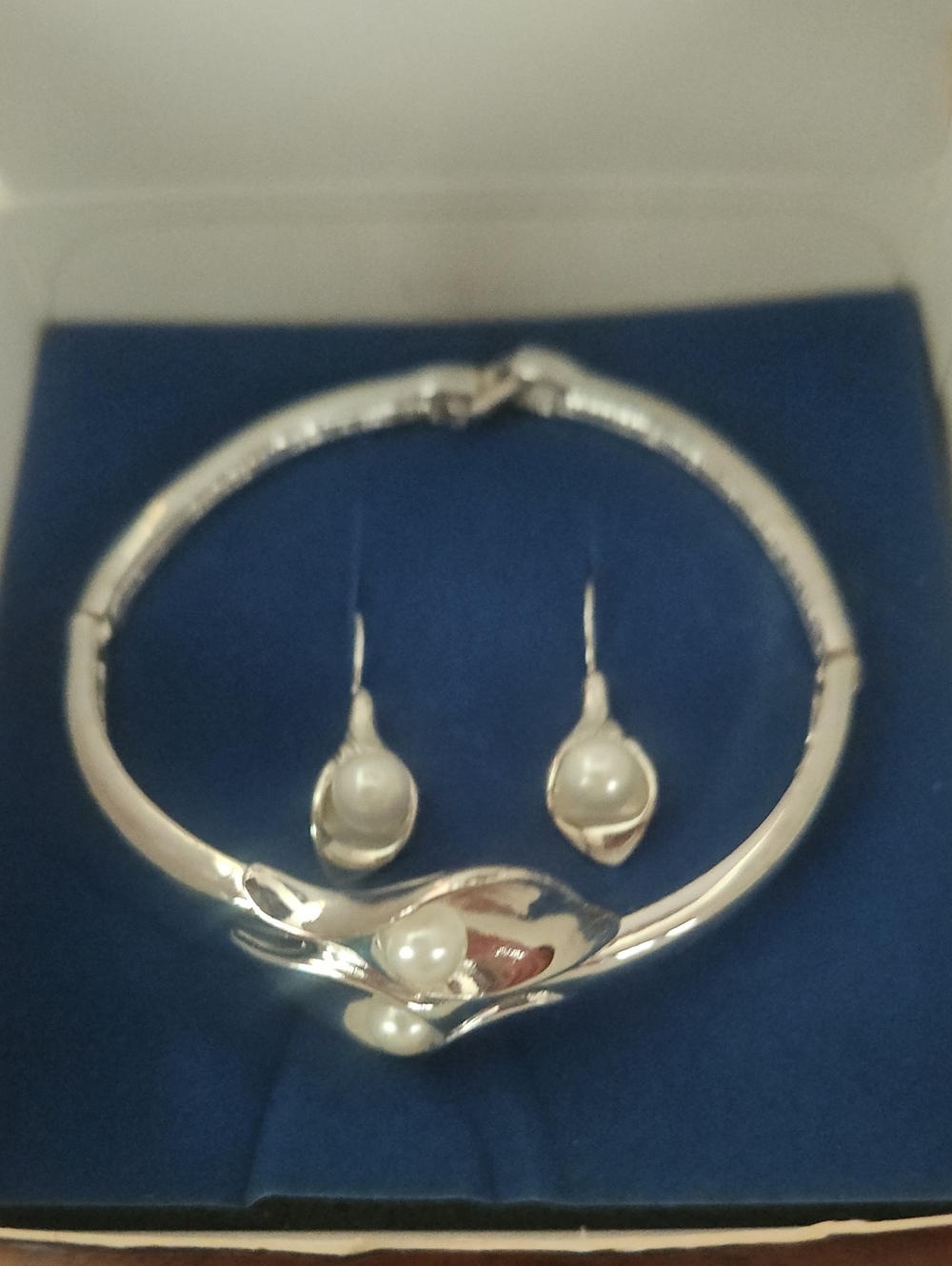 Vintage Avon Calla Lily Bracelet And Earring Set NIB